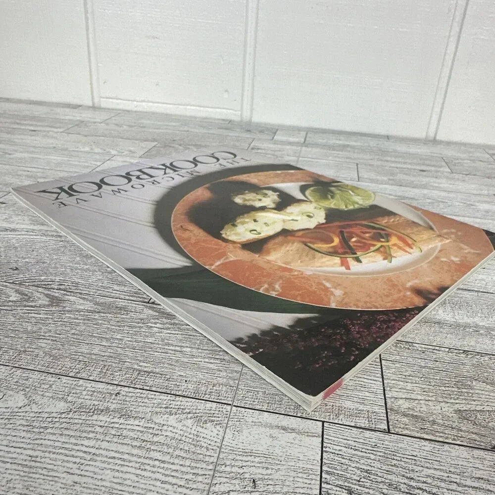 The Microwave Cookbook - Vintage Undated - Printed‎ in Korea Part No. 862A691P41